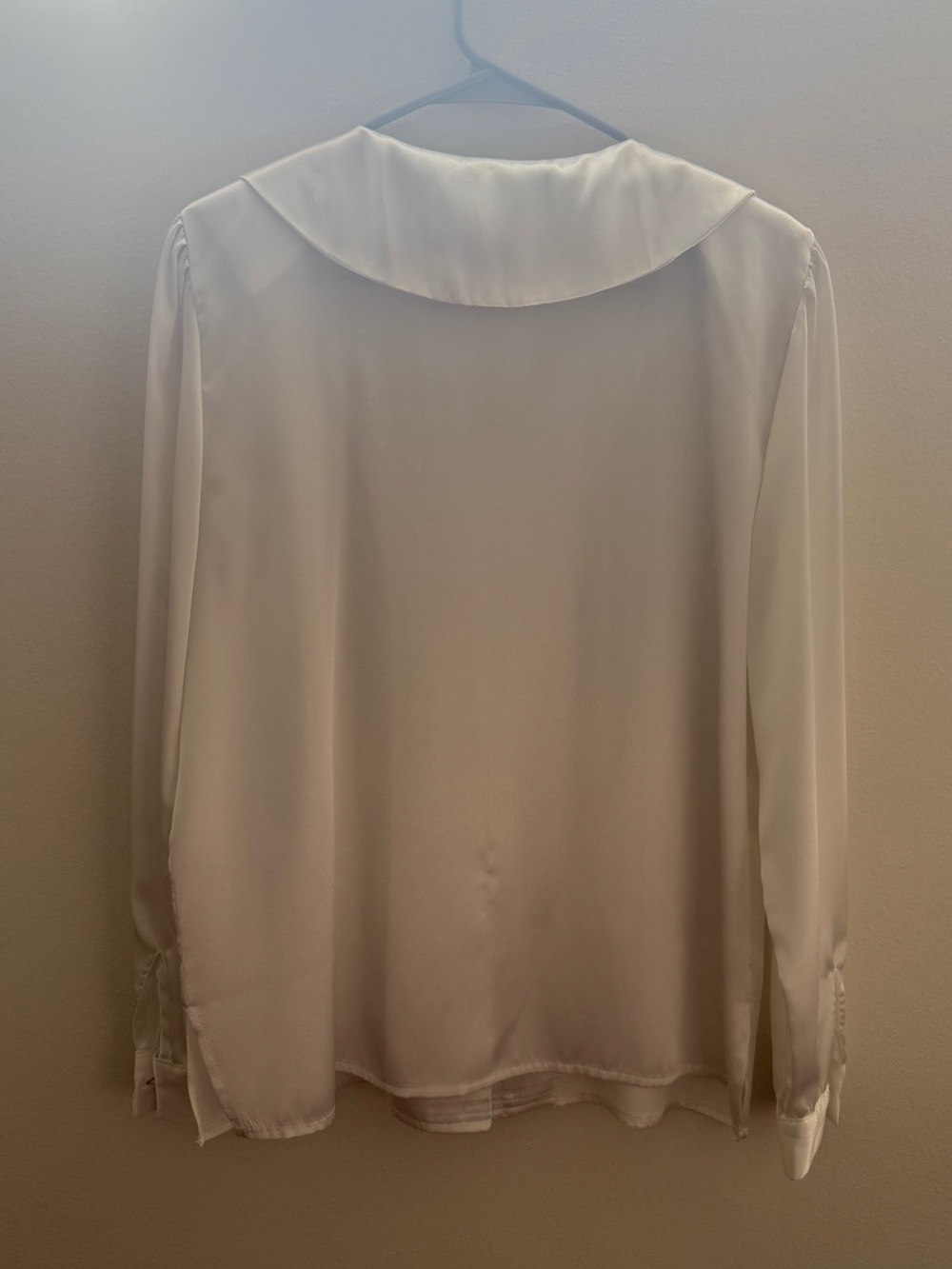Vintage Elegant American White Long-Sleeve Blouse with Peter Pan Collar - Picture 3 of 7
